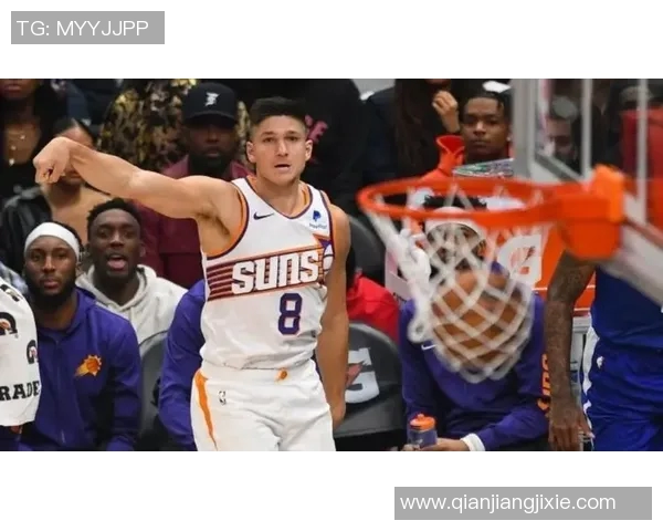 格雷森阿伦状态火热近三场场均24分助攻和抢断表现抢眼正负值高达19 格雷森阿伦状态火热近三场场均24分助攻和抢断表现抢眼正负值高达19