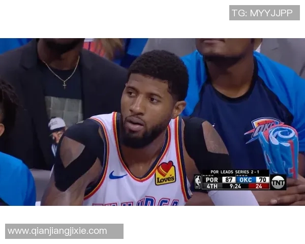 库里半场表现平平仅得11分7投2中状态堪忧引发球迷关注 库里半场表现平平仅得11分7投2中状态堪忧引发球迷关注