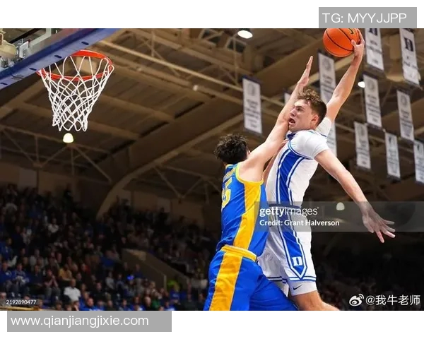 弗拉格18岁达成生涯第200分历史上仅有詹姆斯科比麦迪做到过 弗拉格18岁达成生涯第200分历史上仅有詹姆斯科比麦迪做到过