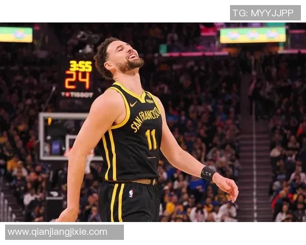 历史单场40三分10纪录库里领衔克莱紧随其后展现神射手风采