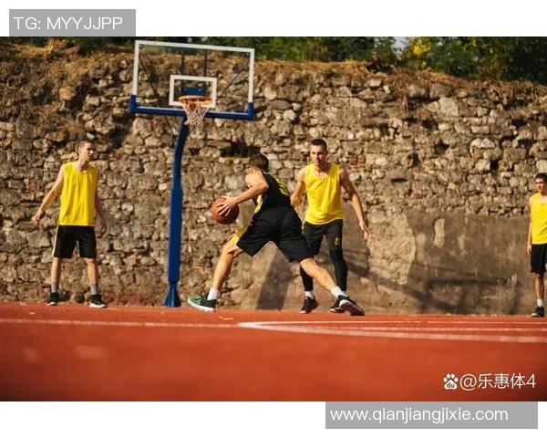 他以2米36的惊人高度轻松扣篮创下美国大学篮球历史新纪录 他以2米36的惊人高度轻松扣篮创下美国大学篮球历史新纪录