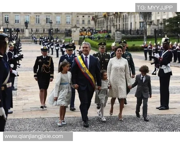 哥伦比亚世界杯主场球衣曝光蝴蝶设计向马尔克斯致敬