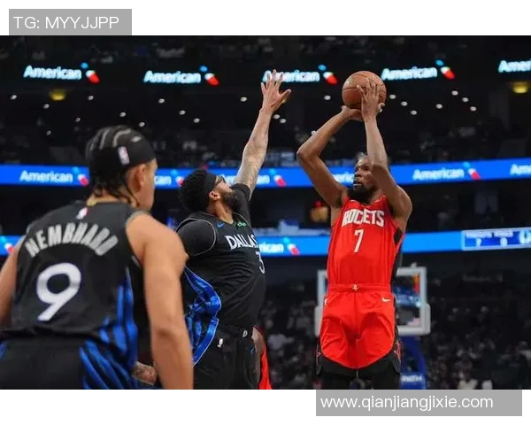 浓眉复出状态渐入佳境16分钟内贡献7分7板与2次封盖