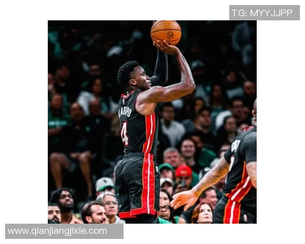 迈克布朗在勇士拓展进攻理念但坚实防守基础依然不可或缺 迈克布朗在勇士拓展进攻理念但坚实防守基础依然不可或缺