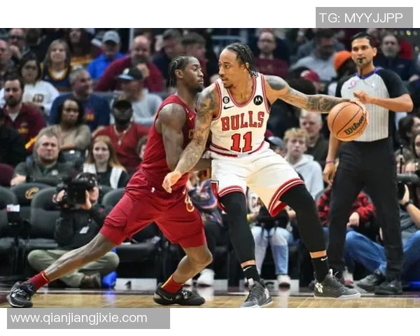 老队友重聚骑士公牛赛前米切尔阿伦与奥科罗亲切交流回忆往昔