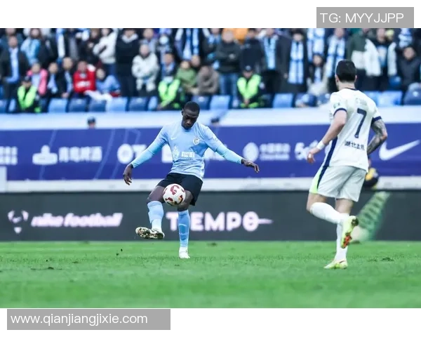 半场战报大连英博与武汉三镇互交白卷刘祝润朱鹏宇频频造险邓涵文因伤退场 半场战报大连英博与武汉三镇互交白卷刘祝润朱鹏宇频频造险邓涵文因伤退场