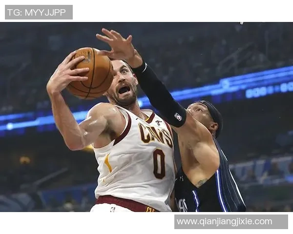 亨特对阵旧主表现出色9投6中斩获16分4篮板2抢断三分命中率50