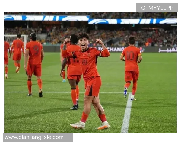 泰山队第72分钟进攻失误谢文能传中直接飞出底线引发球迷失望