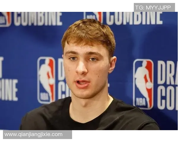 戴拇指护具打球弗拉格坚信竞技体育应无借口球感未受影响