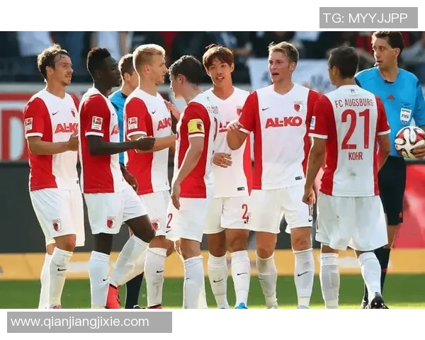 多家英超德甲球队争夺20岁奥格斯堡中场新星科穆尔