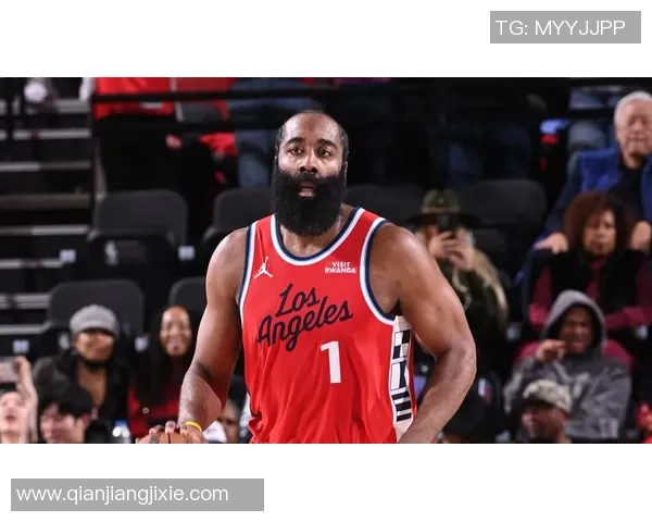 哈登称赞火箭重建成效显著KD与新星们展现出色表现