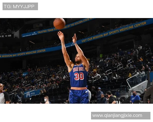 库里赛季初表现惊艳场均333分助攻和抢断数据同样出色 库里赛季初表现惊艳场均333分助攻和抢断数据同样出色