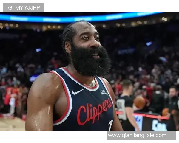 小卡为哈登送上新年祝福希望他一年都能保持干净的胡子不被食物弄脏