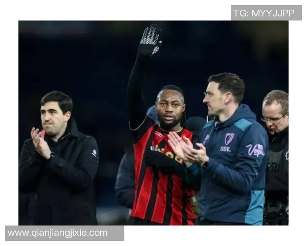 伊劳拉回顾比赛最后时刻的绝佳机会认为伯恩茅斯有望逆转取胜