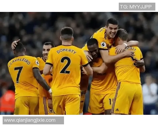 迪福分析认为埃基蒂克更适合担任红军9号位超越伊萨克