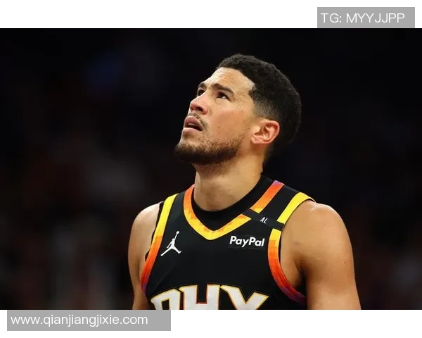 杰伦格林展现魅力穿搭太阳城市版球衣尽显时尚风采